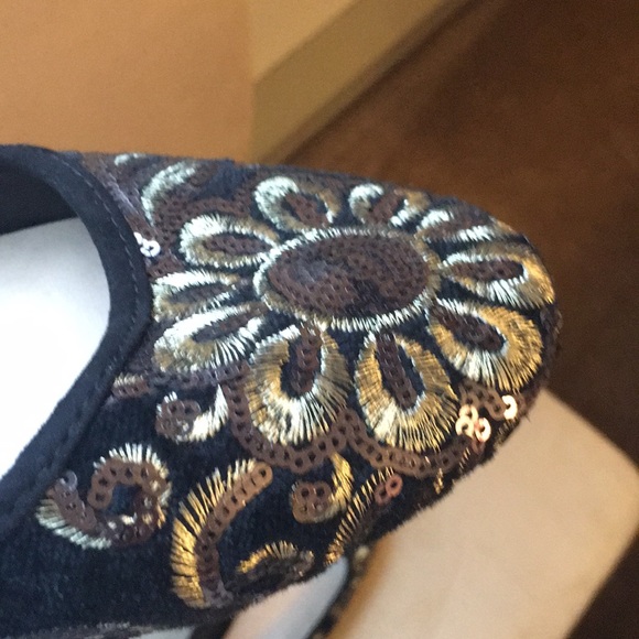 Embroidered/Sequin shoes size 10 - Picture 4 of 5